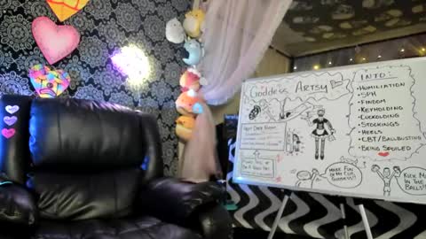 Snapshot of artsyheartsyy chatting on February 28, 2:42 am ArtsyHeartsyy online show from February 28, 2:42 am