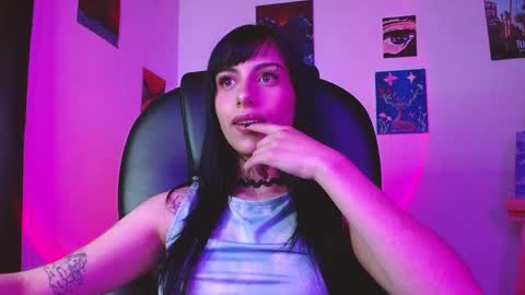   Independent Model online show from April 16, 9:39 pm