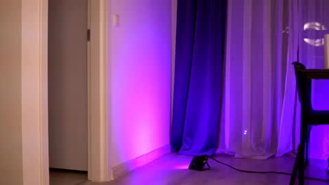 Lunaa  online show from November 6, 8:15 pm