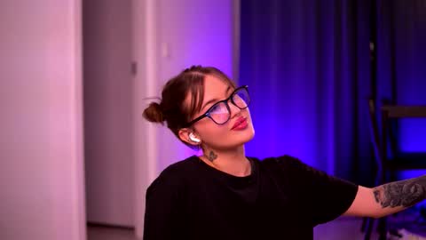 Lunaa  online show from October 29, 8:55 pm