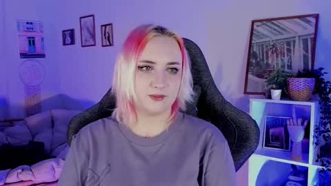 AshleyAshe  online show from March 6, 2:30 am