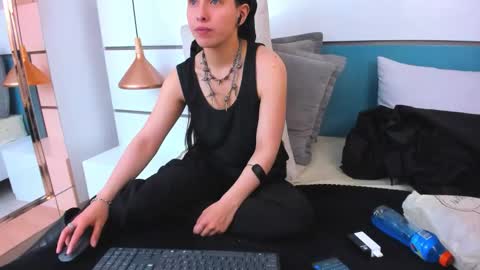 Ashkoreh online show from March 6, 10:38 pm