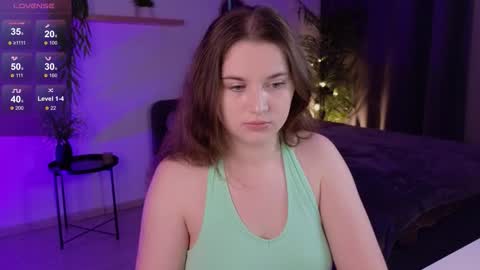 Snapshot of ashley_glen chatting on October 1, 7:24 am online show from October 1, 7:24 am
