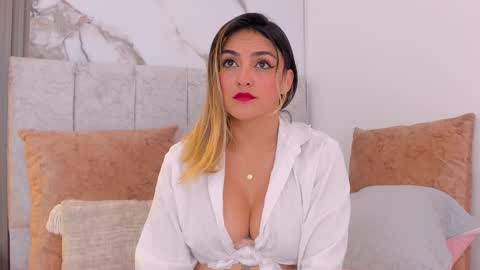 Snapshot of ashley_ruiz_ chatting on February 13, 8:45 pm Camila online show from February 13, 8:45 pm