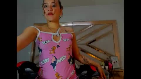 ashleyvanesars online show from October 20, 4:10 pm