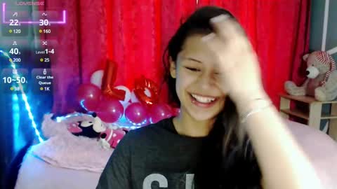 Snapshot of ashly_little2 chatting on February 18, 7:21 pm Ashly online show from February 18, 7:21 pm