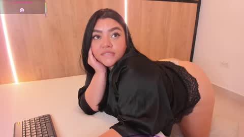 ashlyn online show from December 3, 10:23 pm