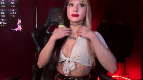 Snapshot of ashmila chatting on February 9, 8:22 am Mila online show from February 9, 8:22 am