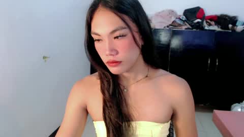 asian_alliyah online show from May 6, 10:58 pm