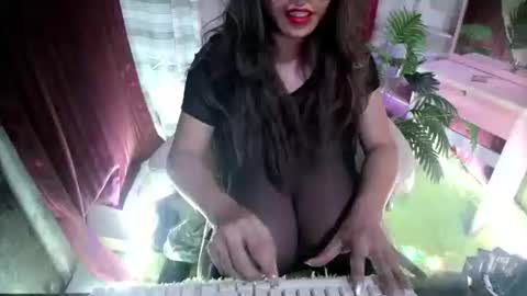 Lovely online show from April 3, 1:42 pm