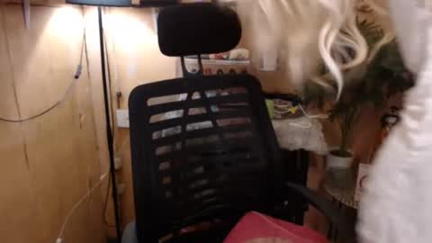 angela online show from February 17, 4:31 am