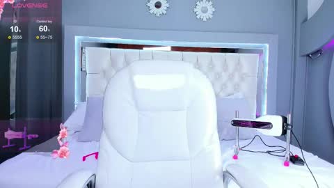 A S L Y   S A N D E R online show from October 30, 5:10 am