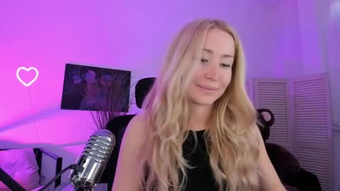 astramonroe online show from April 8, 1:02 pm