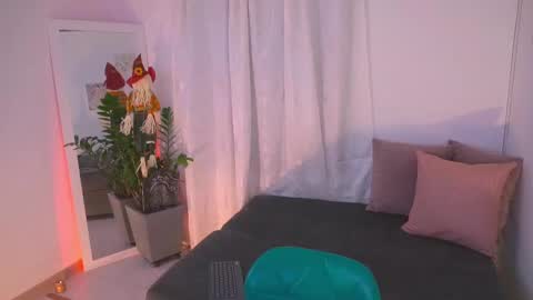 Snapshot of atena676 chatting on October 17, 2:04 am atena676 online show from October 17, 2:04 am