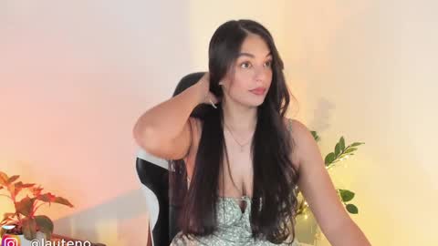 Snapshot of atena676 chatting on December 17, 2:33 am atena676 online show from December 17, 2:33 am
