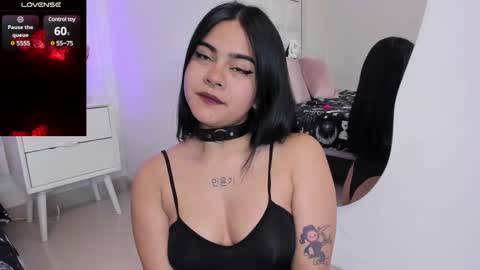 Snapshot of atena_hill chatting on January 12, 8:14 pm Athena online show from January 12, 8:14 pm