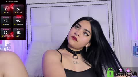 Snapshot of atena_hill chatting on December 4, 9:02 pm Athena online show from December 4, 9:02 pm