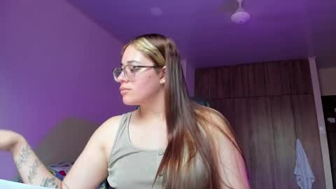Snapshot of atenas__05 chatting on March 6, 7:10 pm atenas online show from March 6, 7:10 pm