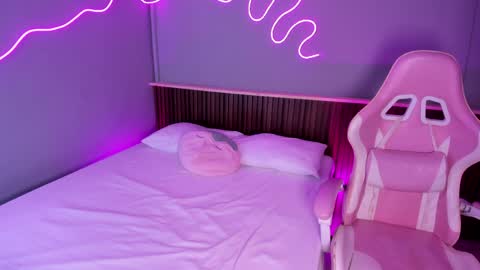 athenea__fox online show from May 5, 12:19 pm