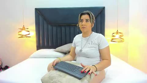 Snapshot of auraevens chatting on September 15, 8:16 pm Aura Evans online show from September 15, 8:16 pm
