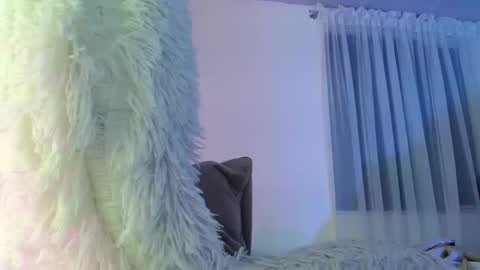 Snapshot of aurora_blossom__ chatting on September 20, 1:05 am Aurora online show from September 20, 1:05 am
