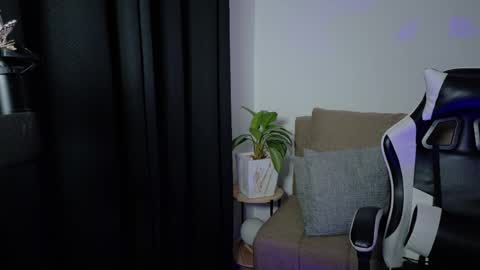 aurora_collins08 online show from May 25, 4:50 pm