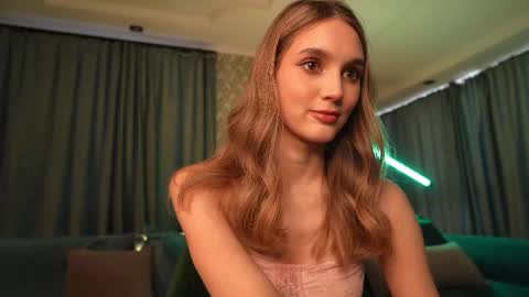 Snapshot of aurora_the_ballerina chatting on February 10, 6:42 am Aurora online show from February 10, 6:42 am