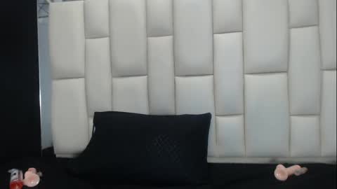 Snapshot of auroraa_miller chatting on December 19, 12:23 pm auroraa_miller online show from December 19, 12:23 pm