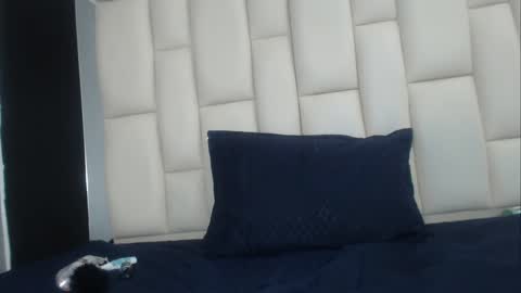 Snapshot of auroraa_miller chatting on December 27, 12:23 pm auroraa_miller online show from December 27, 12:23 pm