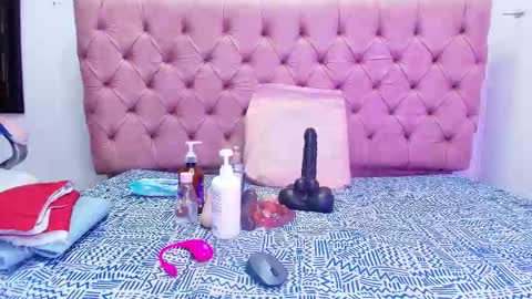 Snapshot of auroraa_miller chatting on October 2, 11:59 am auroraa_miller online show from October 2, 11:59 am
