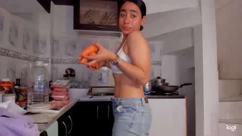 Snapshot of ave_fenix69 chatting on December 13, 9:09 pm Valery -- online show from December 13, 9:09 pm