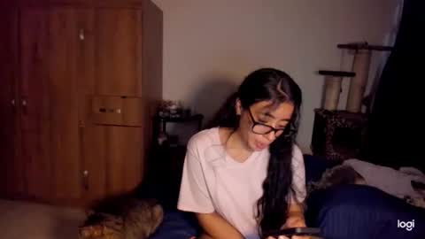 Snapshot of ave_fenix69 chatting on December 19, 3:18 am Valery -- online show from December 19, 3:18 am