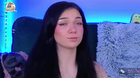 AveryWillow online show from January 6, 6:44 pm