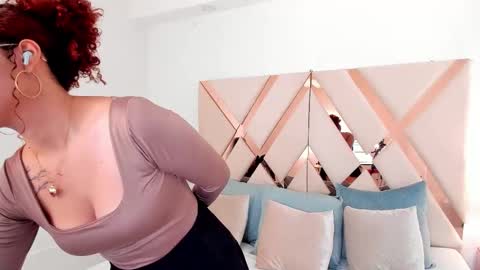 Avril  online show from February 12, 11:56 am