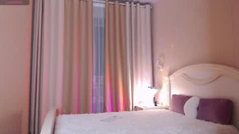 Avrora Inst online show from September 15, 9:22 pm