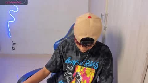 Axel online show from April 15, 7:58 pm