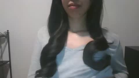 Snapshot of axuepetitt chatting on December 14, 12:44 am axue online show from December 14, 12:44 am
