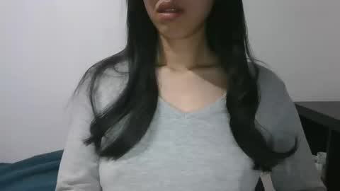 Snapshot of axuepetitt chatting on February 28, 10:17 pm axue online show from February 28, 10:17 pm