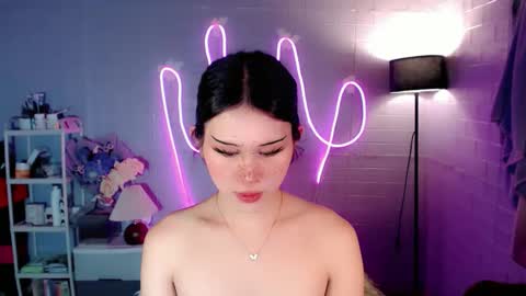 AYAHOSHILOVESYOU online show from April 6, 3:06 am