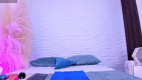 aylinlove_ online show from June 11, 12:24 pm