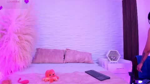 aylinlove_ online show from June 26, 11:44 am