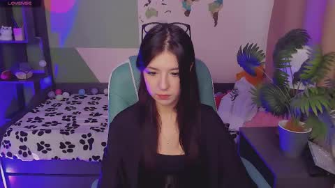 Snapshot of azaliya_haze chatting on October 16, 5:43 am Azaliya online show from October 16, 5:43 am