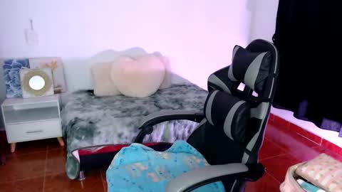 babenik_777 online show from November 8, 4:39 am