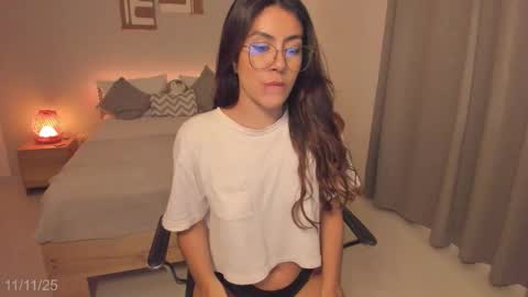 itzell  online show from November 12, 3:37 am