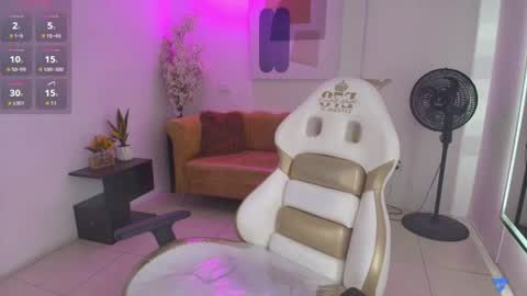 baby curlyy online show from June 20, 8:01 pm