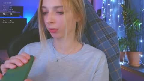 baby gopn1k online show from December 20, 3:10 pm