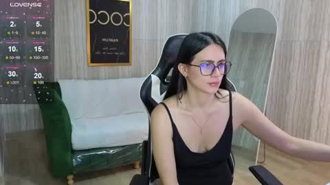 Snapshot of baby_lush_t chatting on September 19, 9:03 pm Bella online show from September 19, 9:03 pm