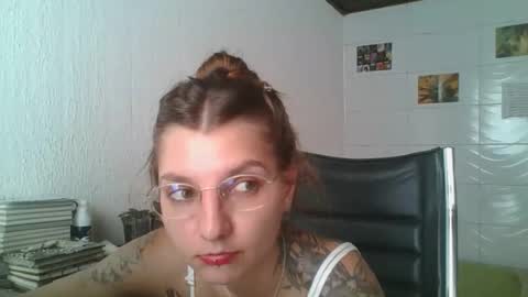 babydemon6 online show from December 15, 6:02 pm