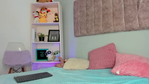 daya independent model online show from February 18, 7:57 pm