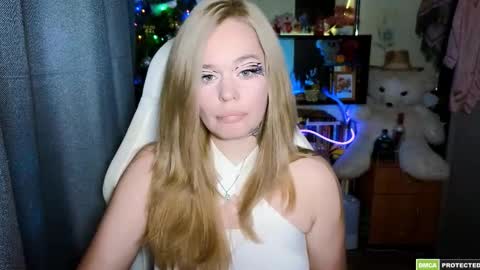 Lin online show from December 13, 7:53 pm